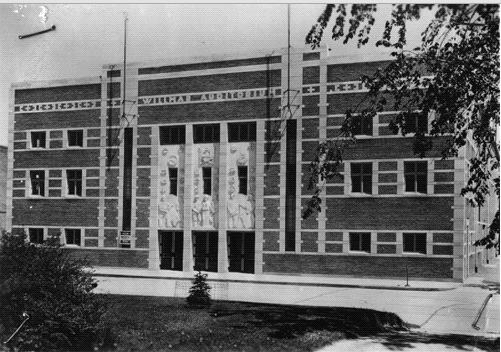 Zoom on the image : Willmar War Memorial Auditorium